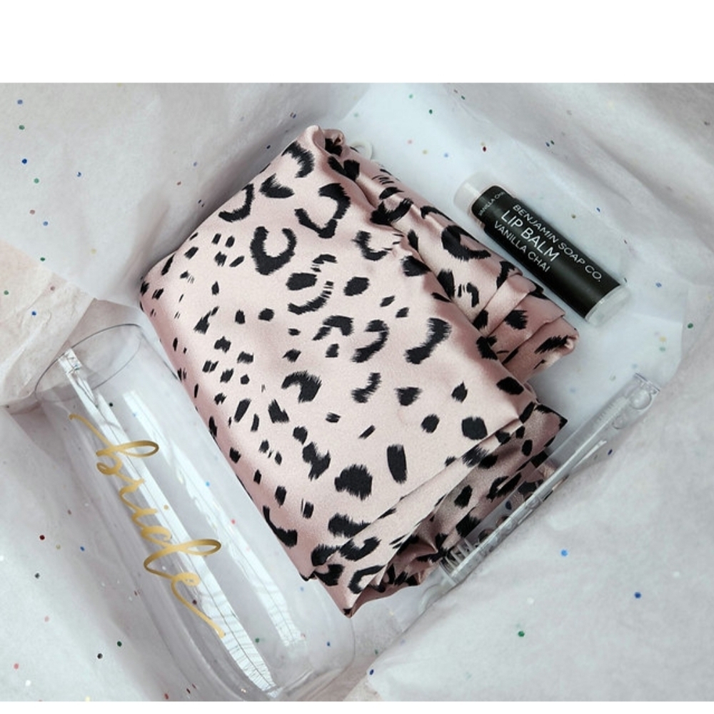 Beauty Bridal Box w Leopard Print Satin Scarf